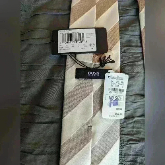 Hugo Boss Tie  - BNWT - Picture 2 of 3